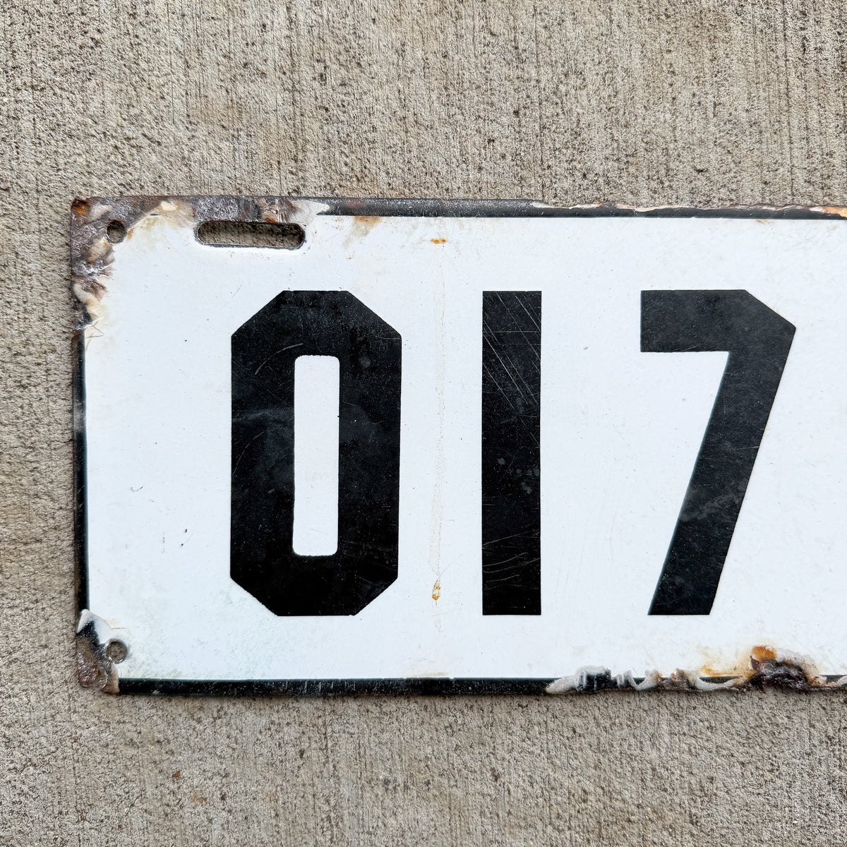 1910 Vermont Porcelain Dealer License Plate Auto Tag 017