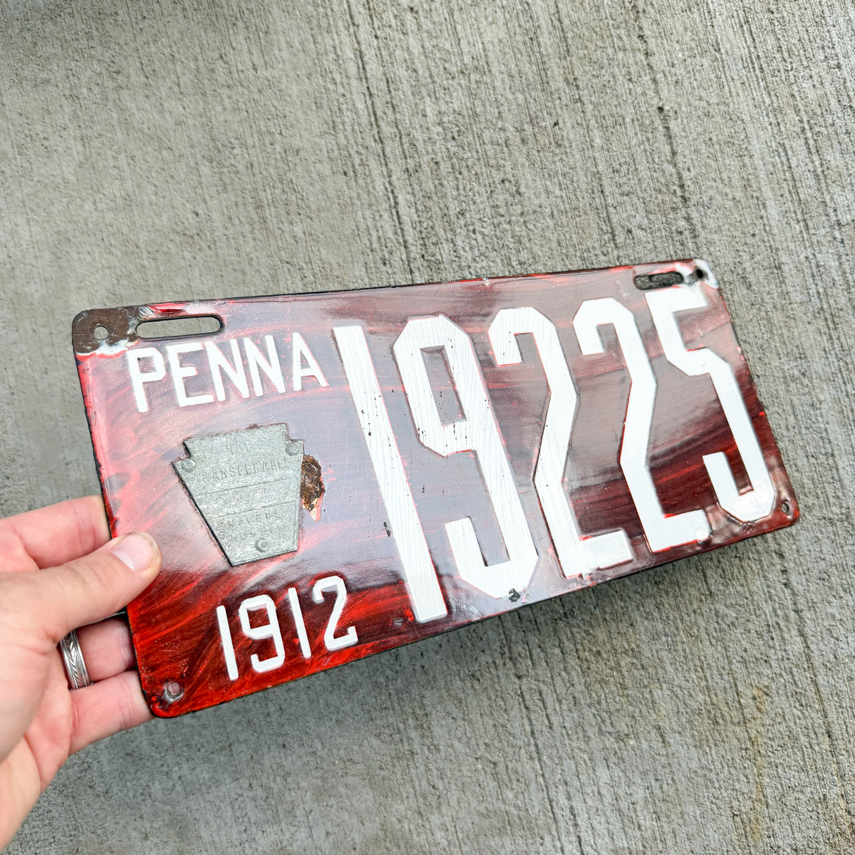 1912 Pennsylvania Porcelain License Plate Auto Tag Wood Grain 19225