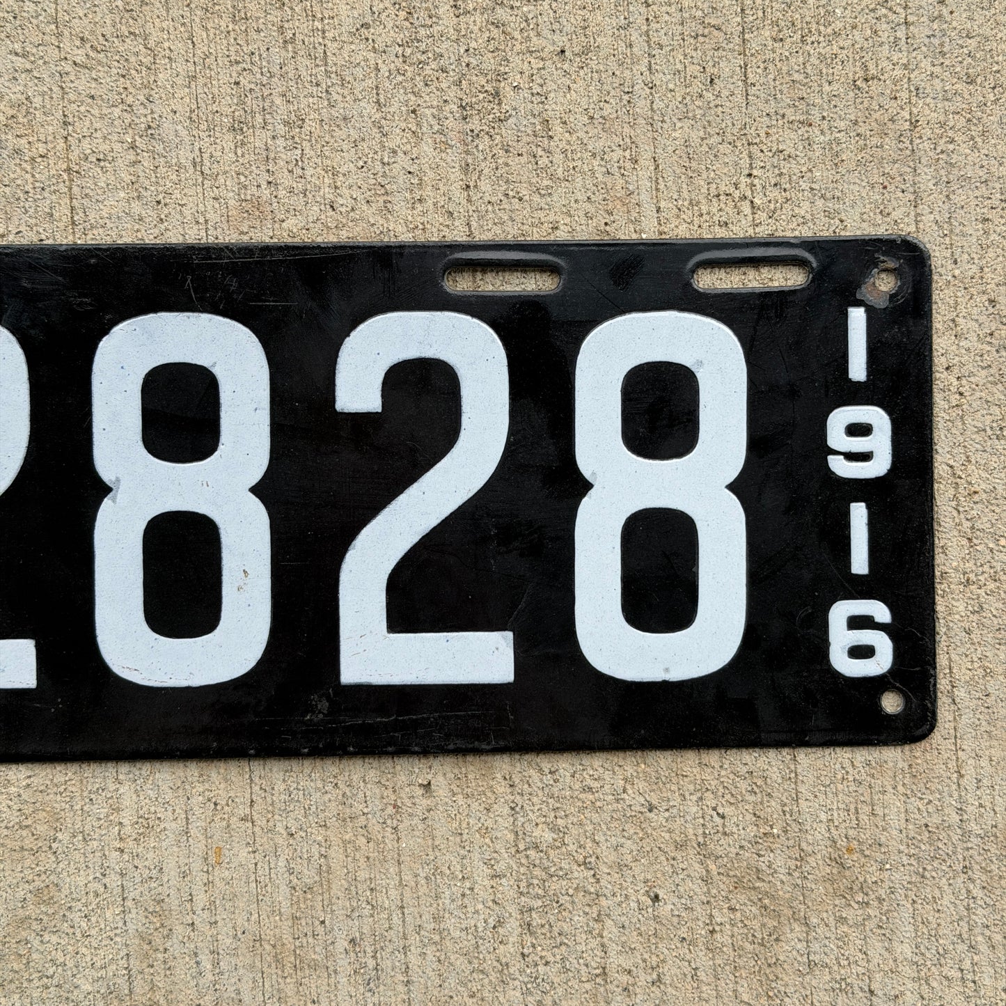 1916 Connecticut Porcelain License Plate Auto Tag 32828