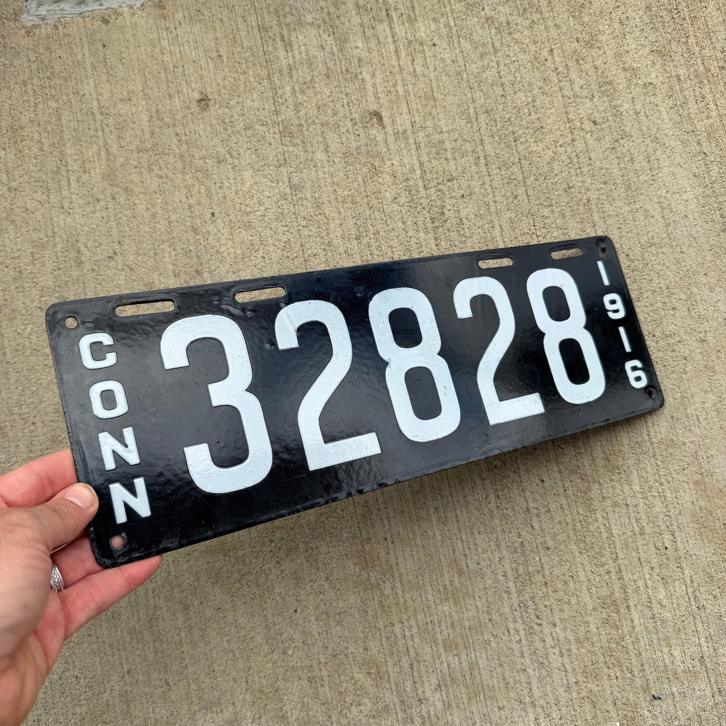 1916 Connecticut Porcelain License Plate Auto Tag 32828